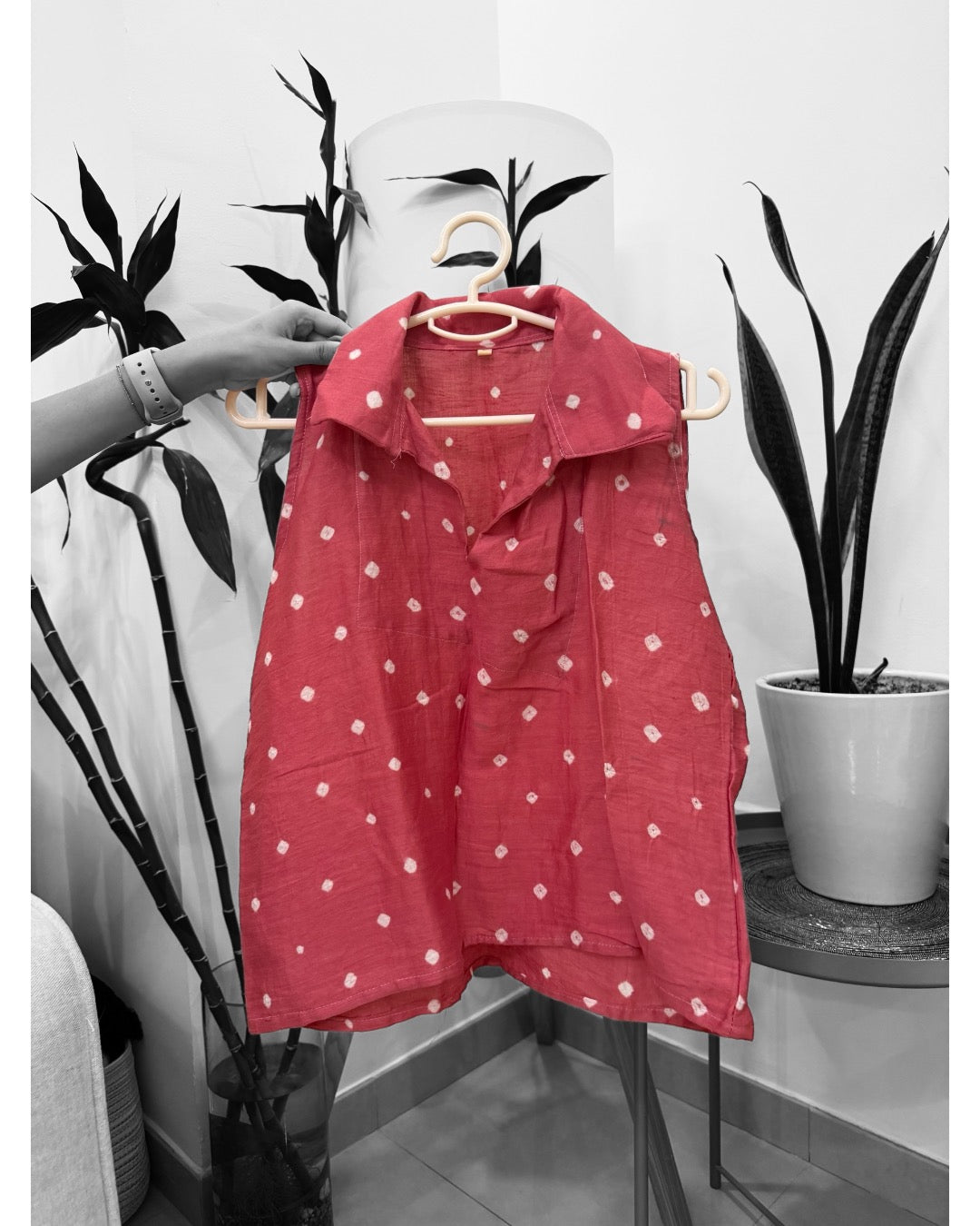 Pink Sleeveless Bandhani Shirt