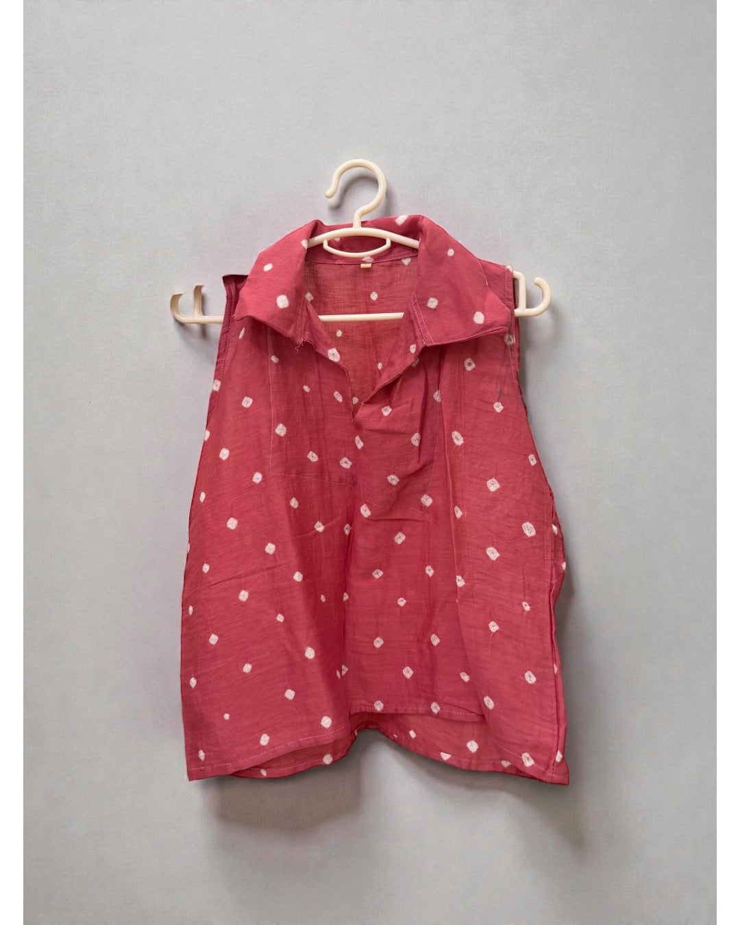 Pink Sleeveless Bandhani Shirt